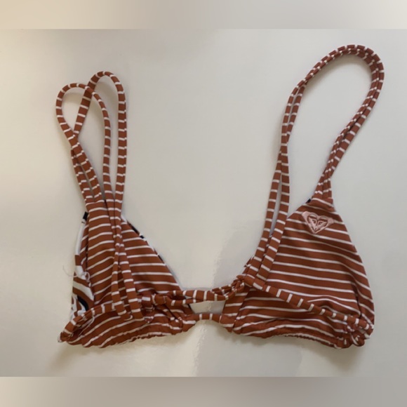 Bikini too - Picture 2 of 4